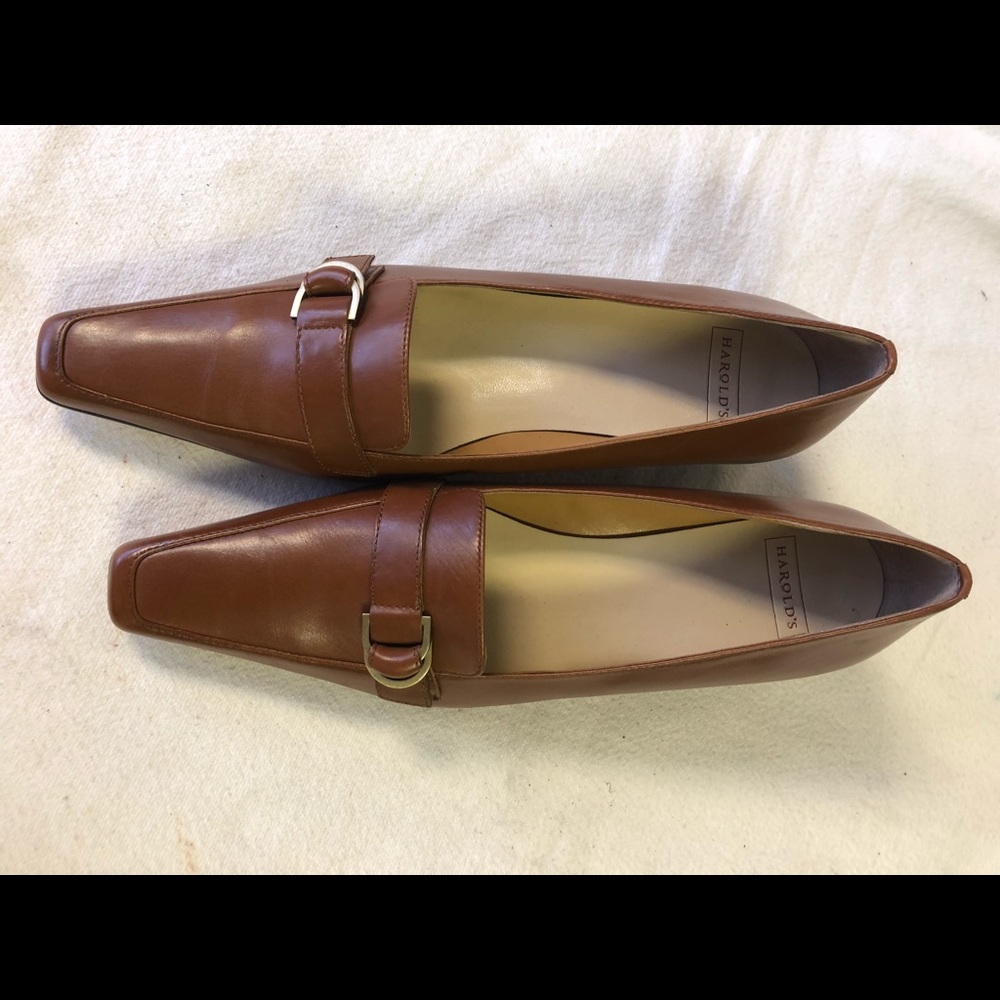 Harold’s tan women shoes size 6 1/2 M.
